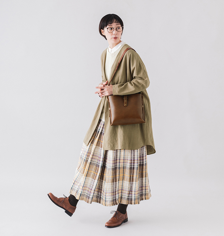 &yarn リネンコットンロング羽織りジャケット ベージュのサイドデザイン