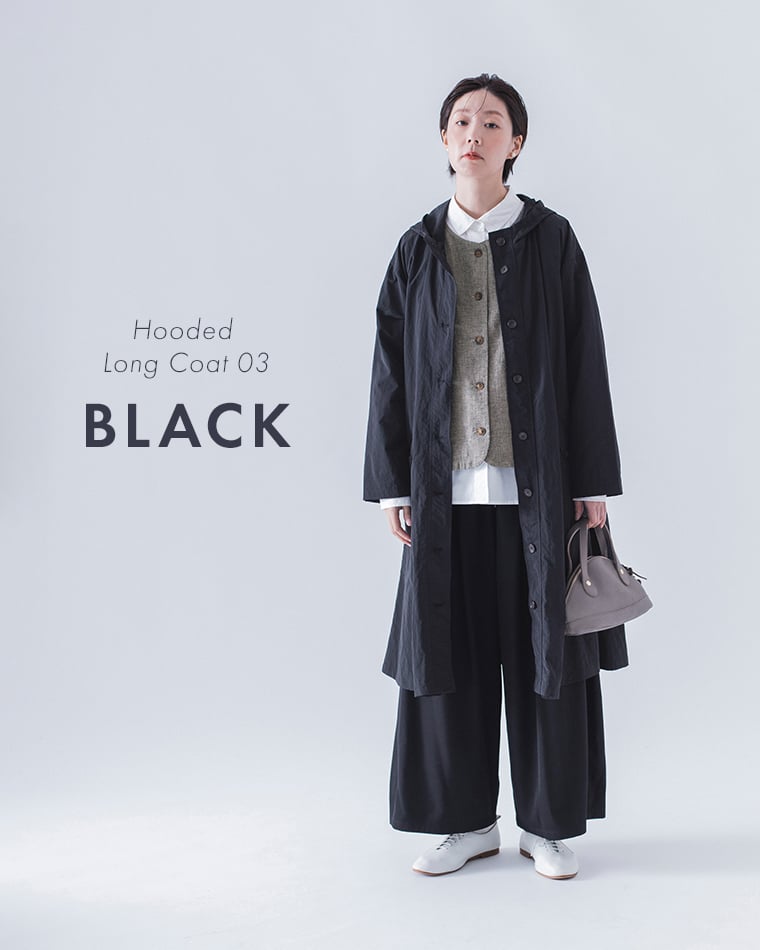&yarn撥水フーテッドコートブラックのきれいめコーディネート