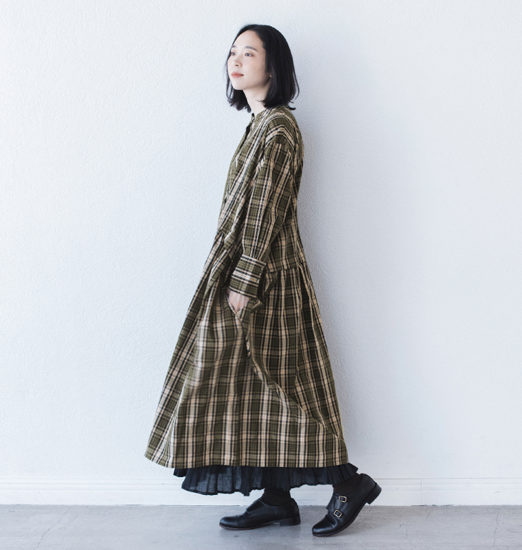 &yarn コットンチェックサイドタックワンピース