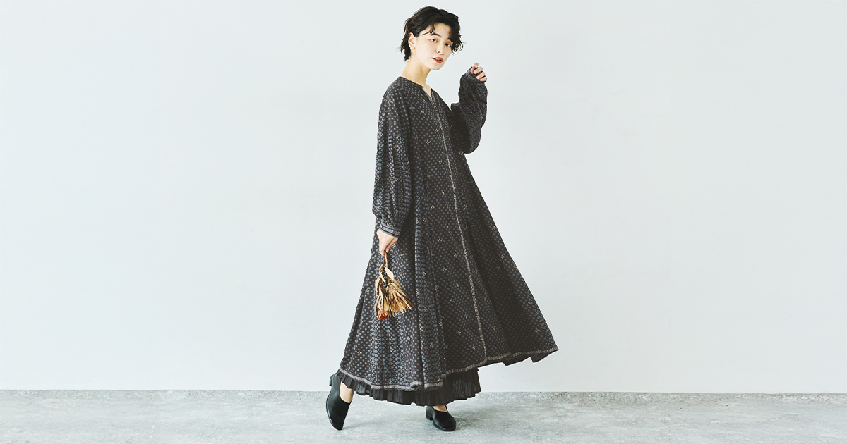 【新品】Jun & Ropé BIGダイヤ柄　スリットネックワンピース M 伝統的な手仕事のぬくもりを纏う【 MALAIKA 】ドット×ゴールドハンド