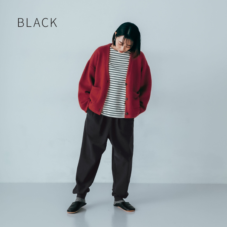 caloom  ストレッチジョガーパンツ　ブラック　ニットコーデ