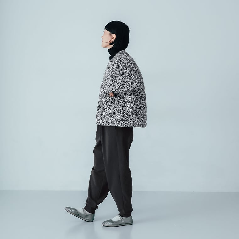 caloom  ストレッチジョガーパンツ　ブラック　横のシルエット