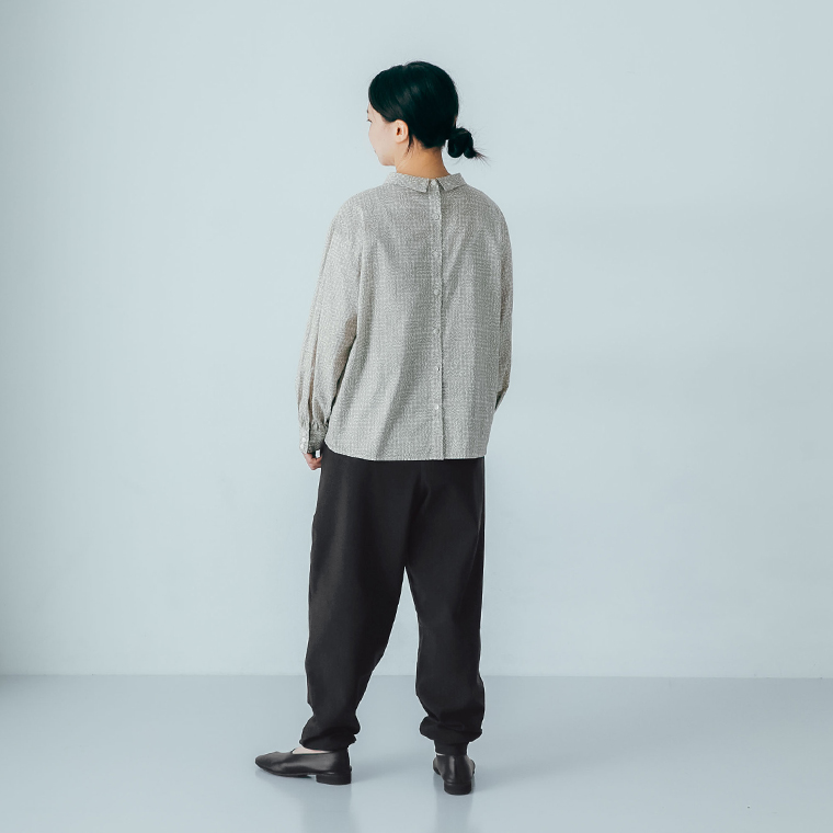 caloom  ストレッチジョガーパンツ　ブラック　後ろ姿