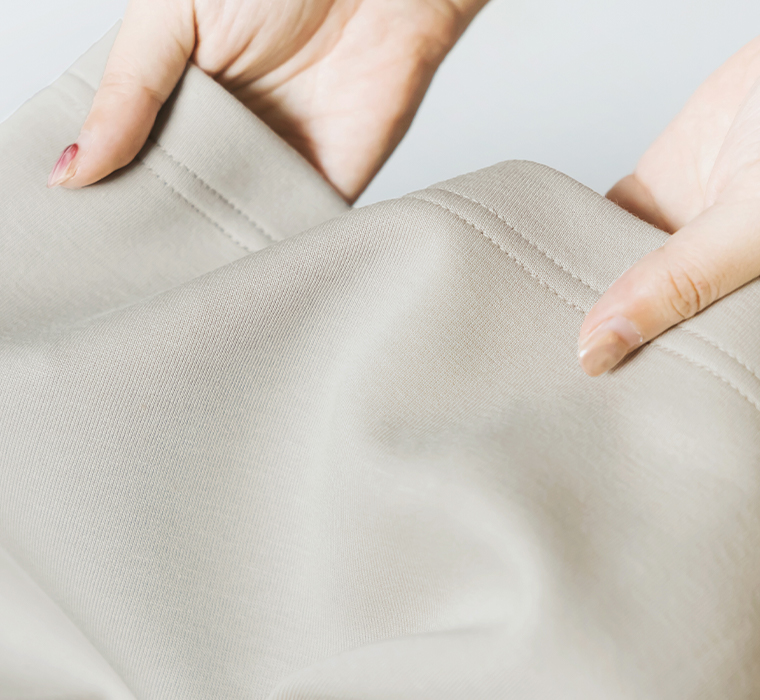 &yarn ダンボール後ろタックプルオーバーの生地アップ