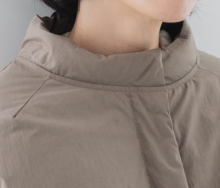 &yarnふんわり軽量 ちび襟ダウンジャケット モカのちび襟