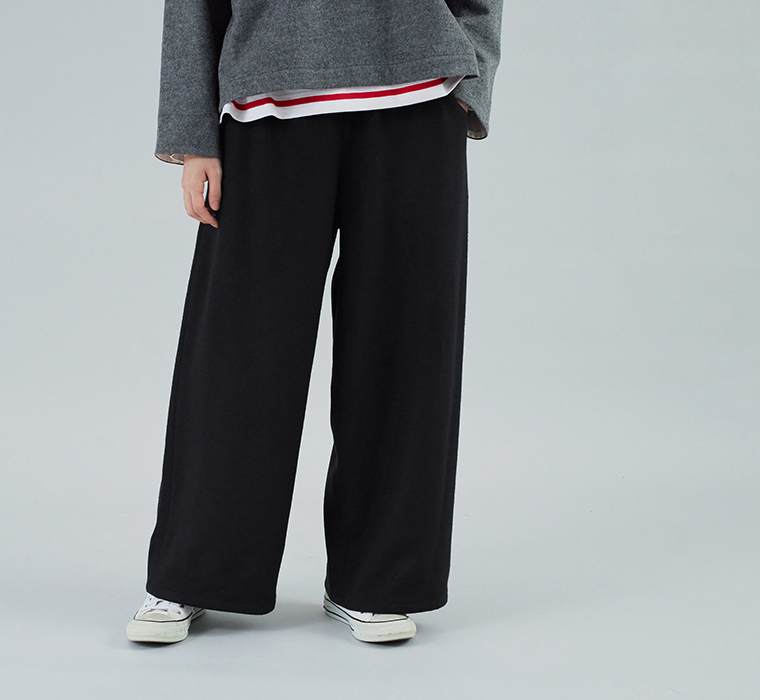 Vent d'ouest ストレートパンツ(ブラック)の下半身寄り