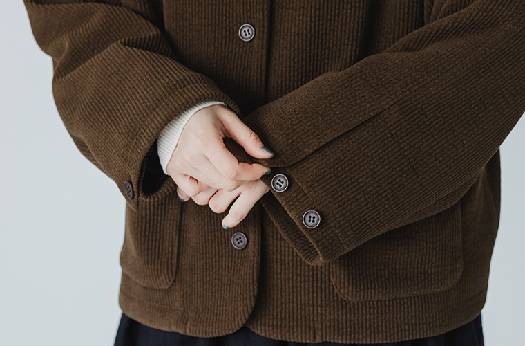 &yarn コットン太畝コーデュロイ ジャケット　袖口寄り