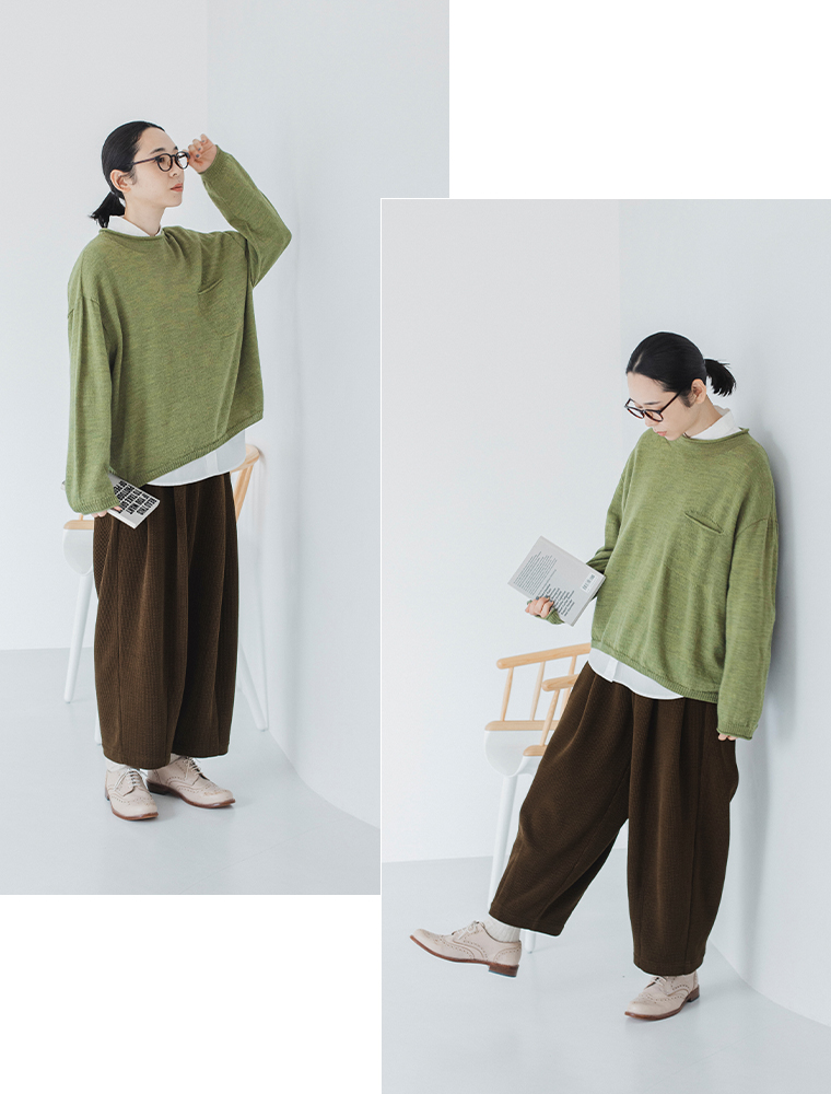 &yarn コットン太畝コーデュロイパンツの全身イメージ