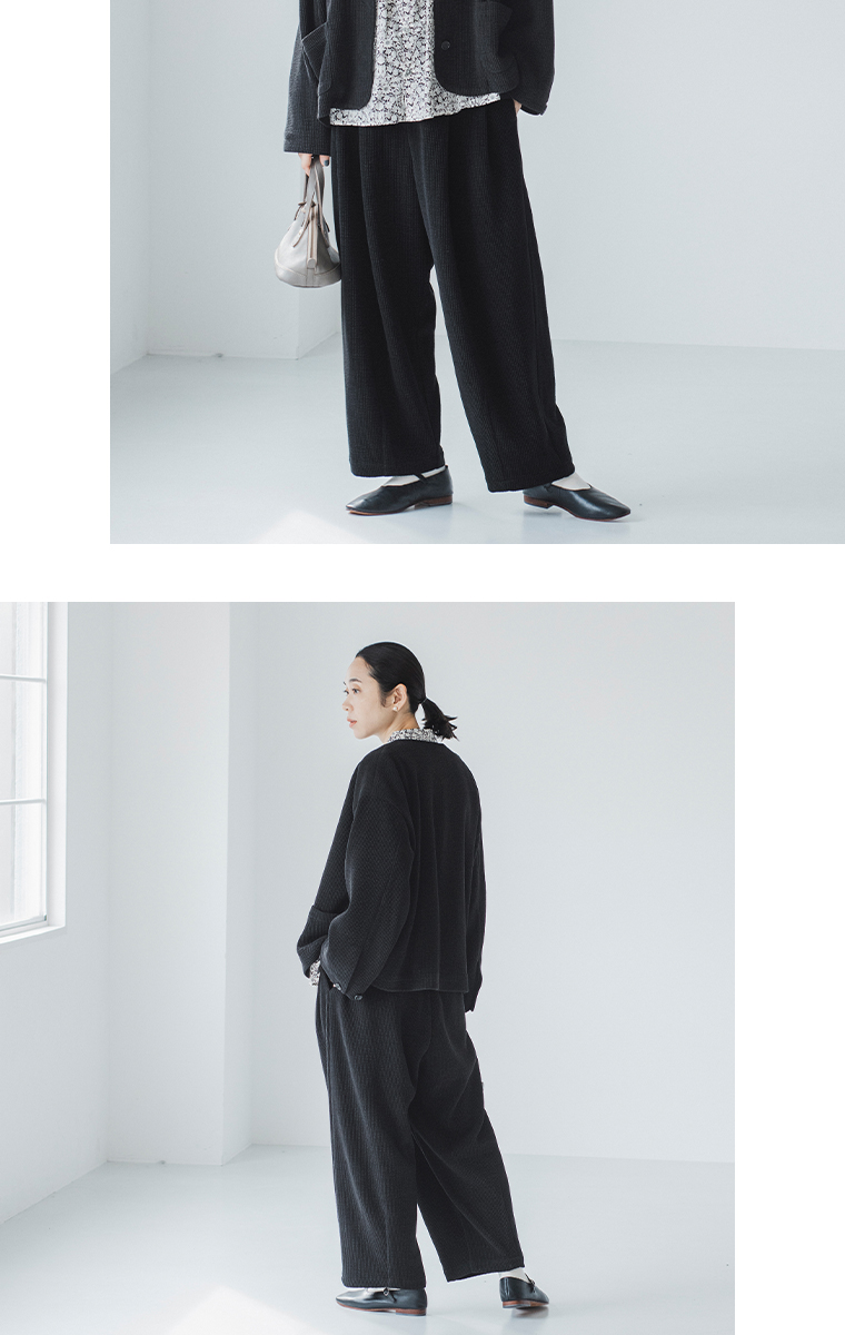 &yarn コットン太畝コーデュロイパンツ寄りと後ろの全身