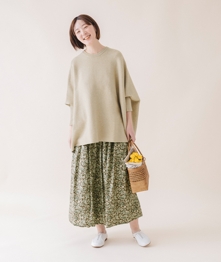 &yarn ニットワイドプルオーバー(ベージュ)のアレンジ全身前