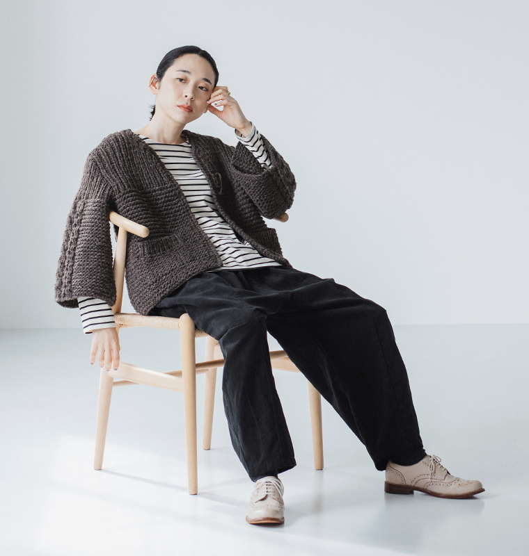 TANG ペルーハイランドウールハンドニットカーディガン ダークブラウン 座り