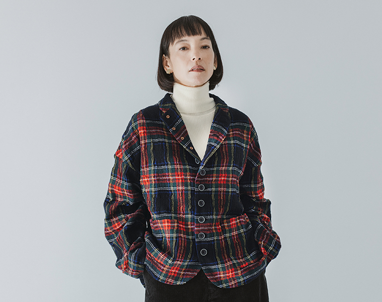 ICHI Antiquites  コットンウールタータンチェックジャケット　前を閉めたイメージ