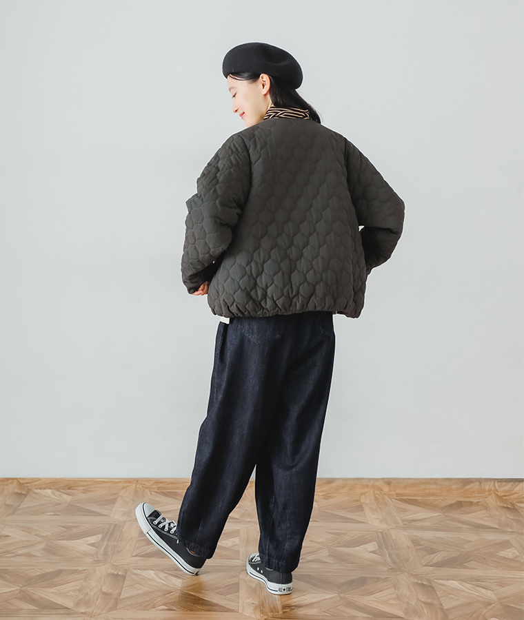 【 no jean 】ナイロンタスラン薄中綿ジャケット スミクロ 全身コーディネート バックスタイル