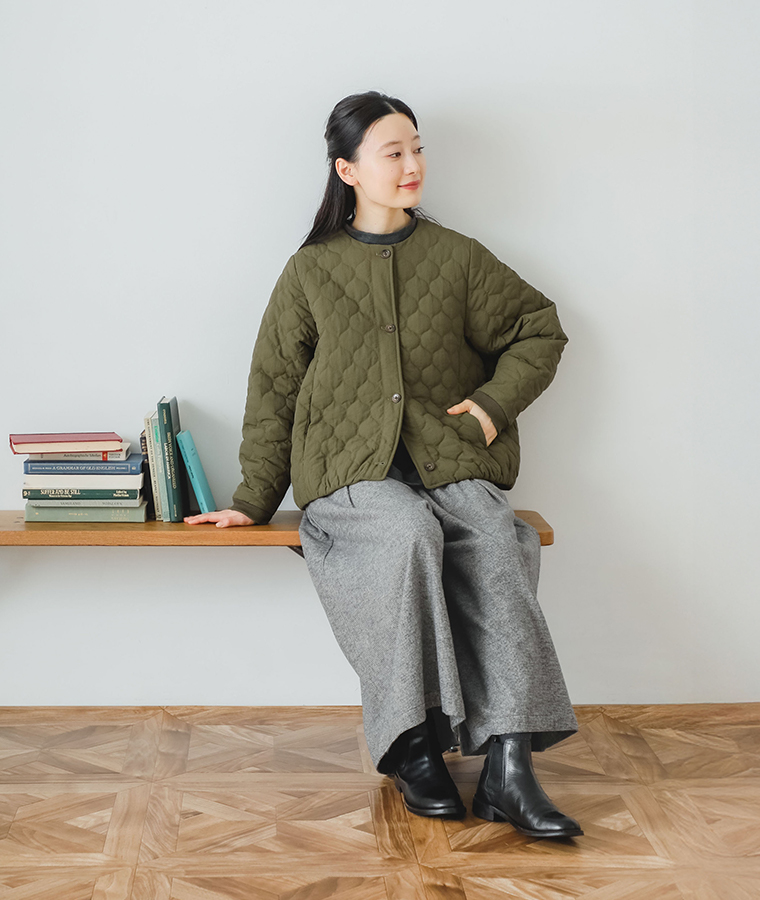 【 no jean 】ナイロンタスラン薄中綿ジャケット カーキ 全身コーディネート 座り
