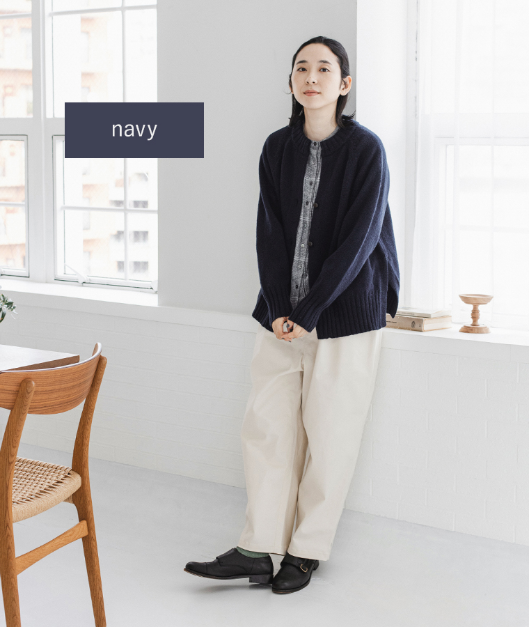 Bliss bunch ラムナイロンサイドスリットラグランカーディガン(ネイビー)のコーディネート