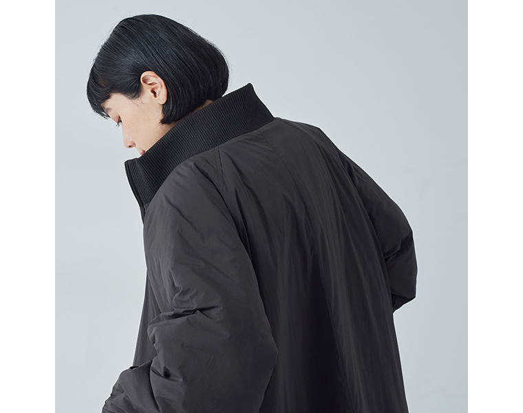 LUPILIEN by natulan  ナイロン中綿リブカラーコート　ブラック　背中の寄り