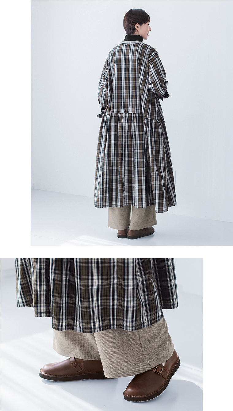 【 &yarn 】ニットワイドパンツ style02 ベージュ 全身コーディネート後ろ＆裾寄り