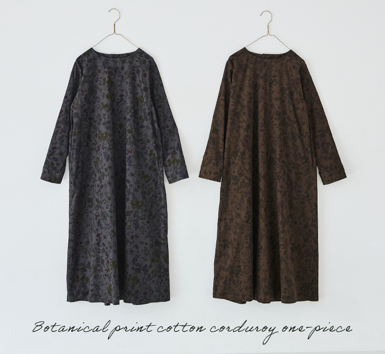 &yarn コットンボタニカルプリントコーデュロイワンピースの掛け画像