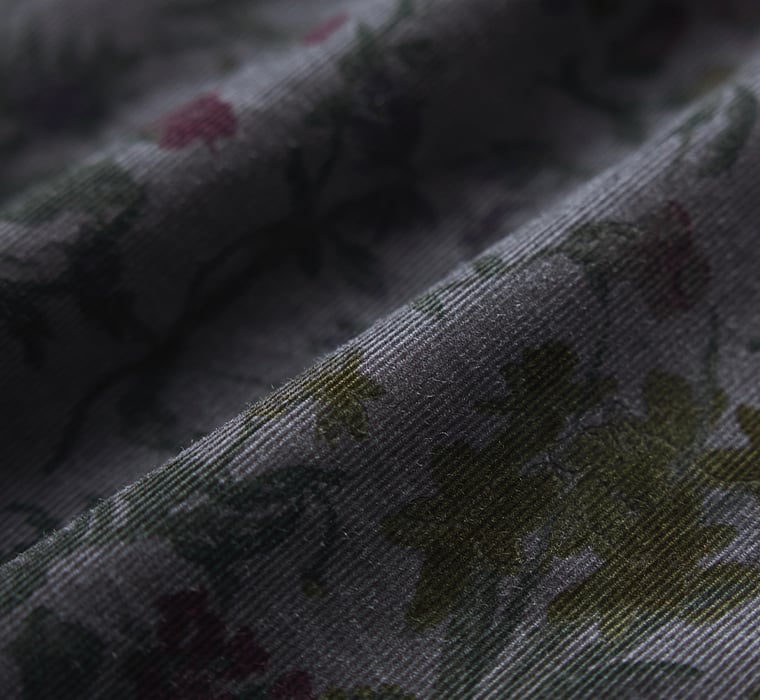 &yarn コットンボタニカルプリントコーデュロイワンピースの生地アップ