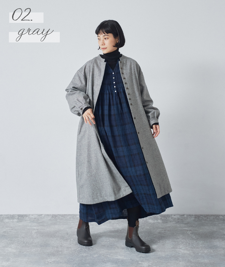 08Mab 別注ウールツイードロングコート グレー ワンピース合わせ