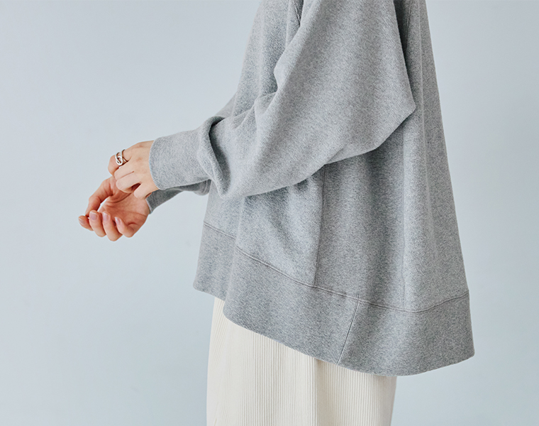 UNPLE  ニット裏起毛モックネックプルオーバー 前後差のある裾