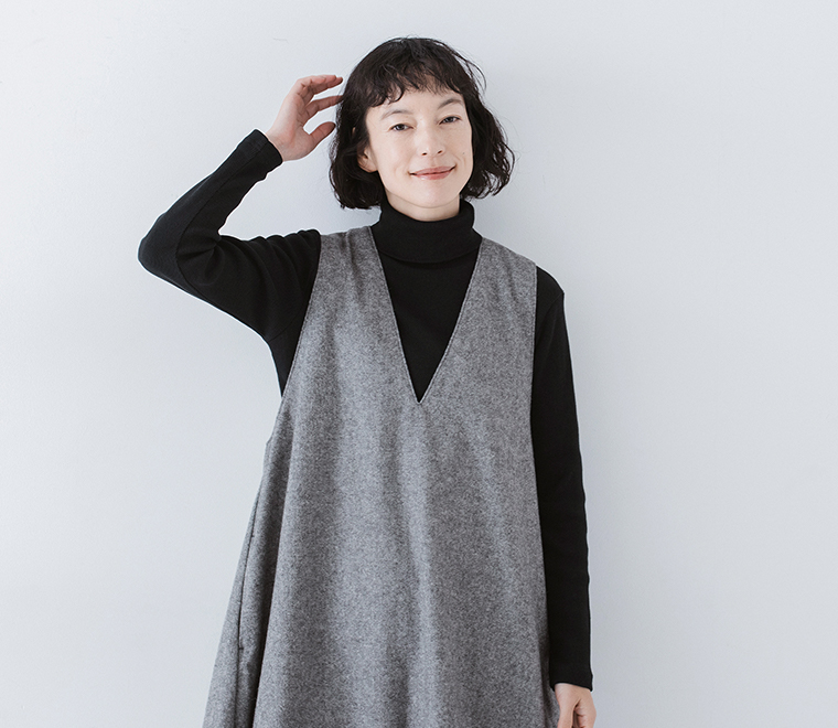 HEAVENLY  ウールミックスジャンパースカート グレー 上半身寄り