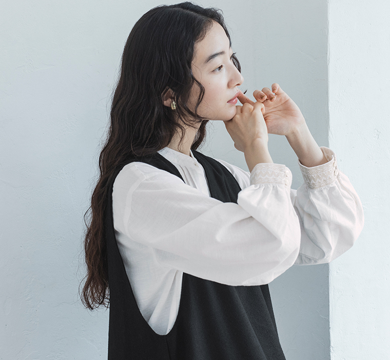 HEAVENLY  ウールミックスジャンパースカート グレー 後ろ