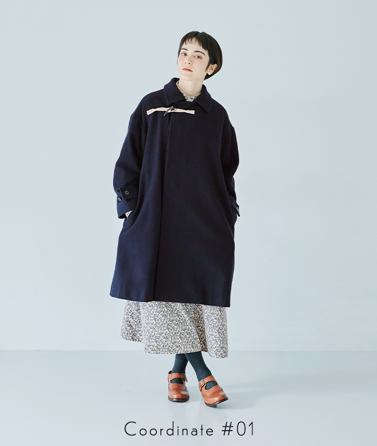 メルトントグルコートをワンピースに合わせた正面コーディネート
