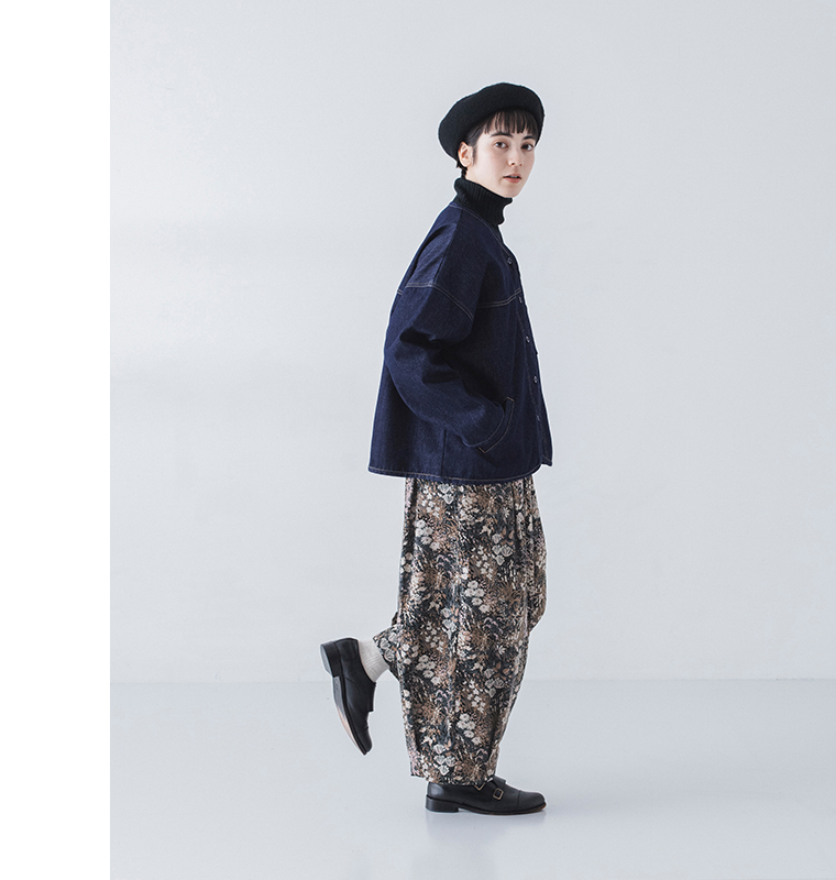 homeworking  裏ボアデニムあたたかノーカラージャケット 全身横