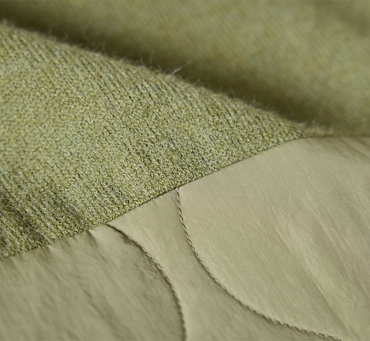 &yarnキルティングニットブルゾンカーキの生地