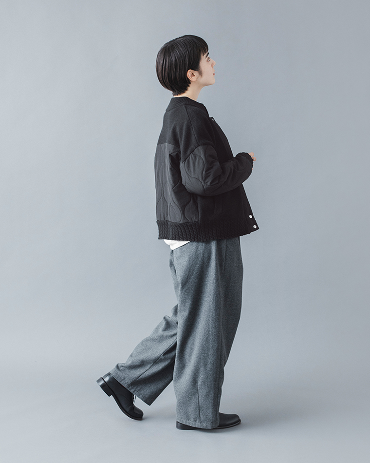 &yarnキルティングニットブルゾンブラックのシルエット