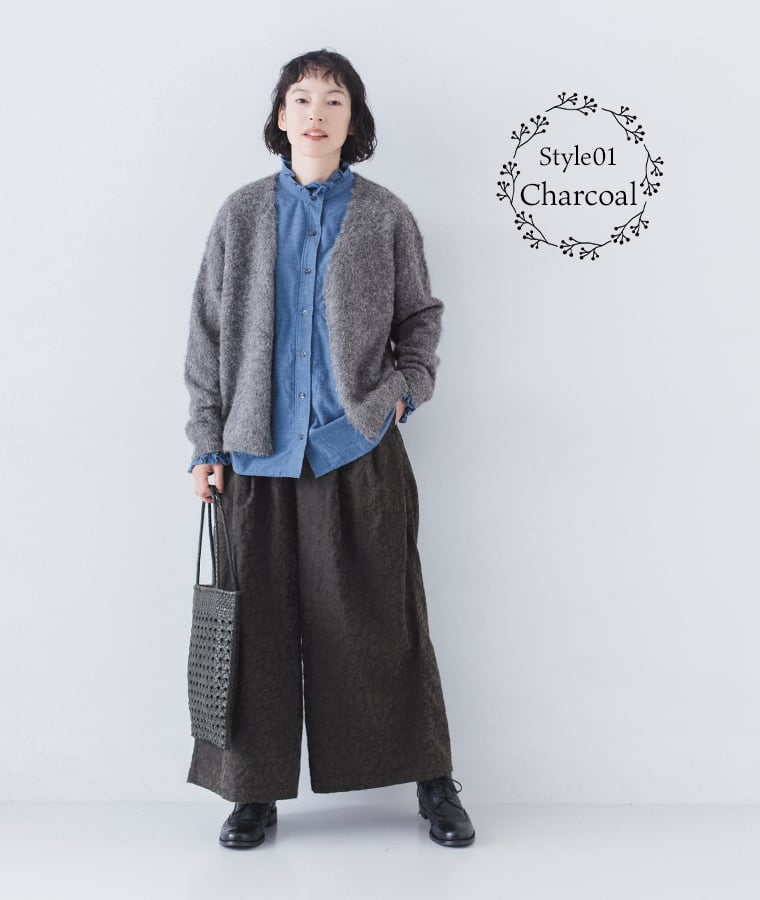 ichi ビエラ起毛フラワーセミワイドパンツ(チャコール)のコーディネート