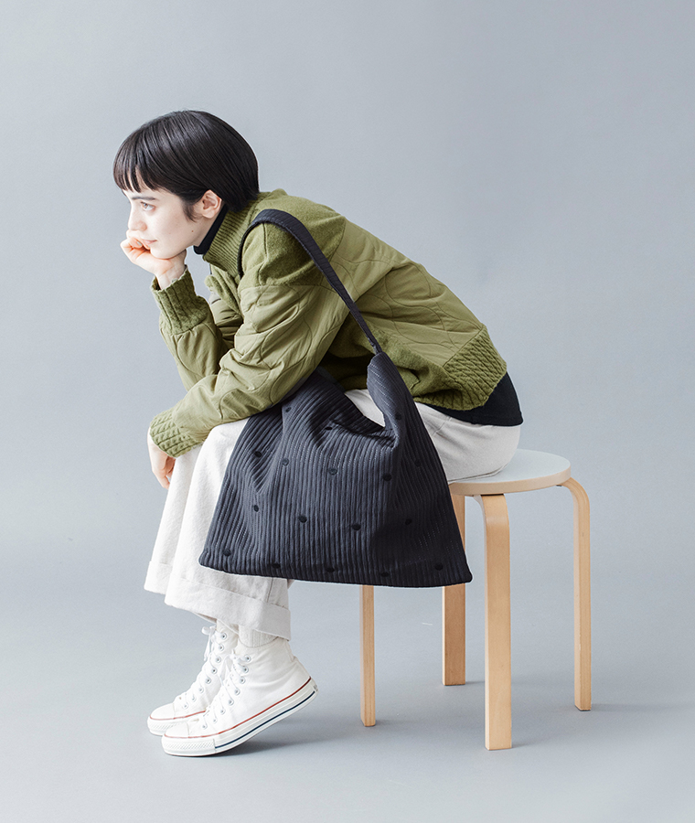 【 cache cache 】ラインドットワンショルダートート ブラック 全身コーディネート