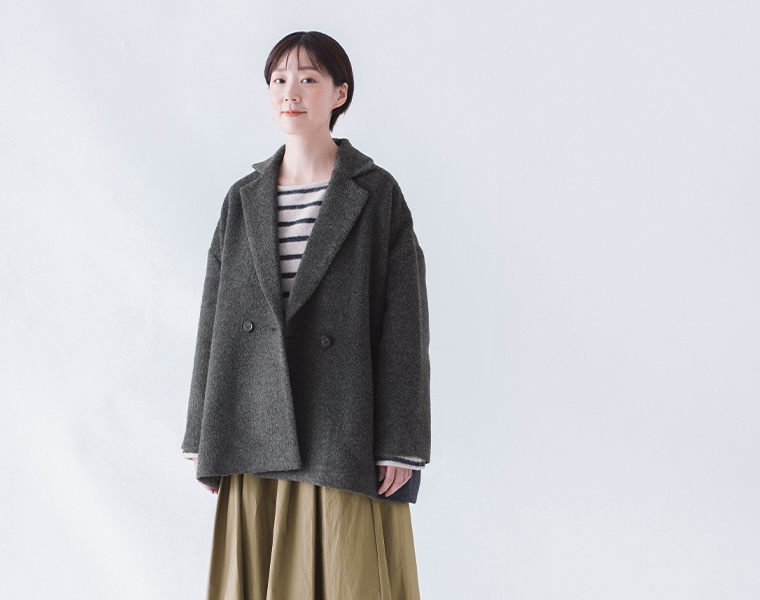 グレーのシャギー上半身アップ