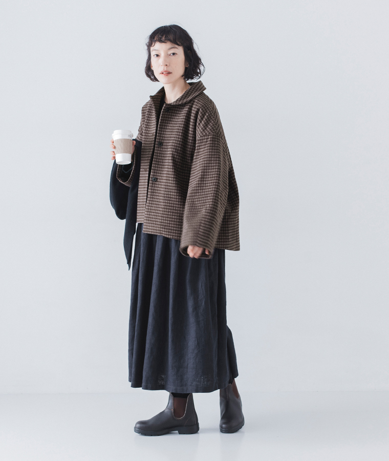 &yarn ギンガムチェック中綿ジャケット(ブラウン)の全身前