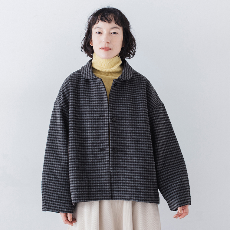 &yarn ギンガムチェック中綿ジャケット(グレー)上半身前