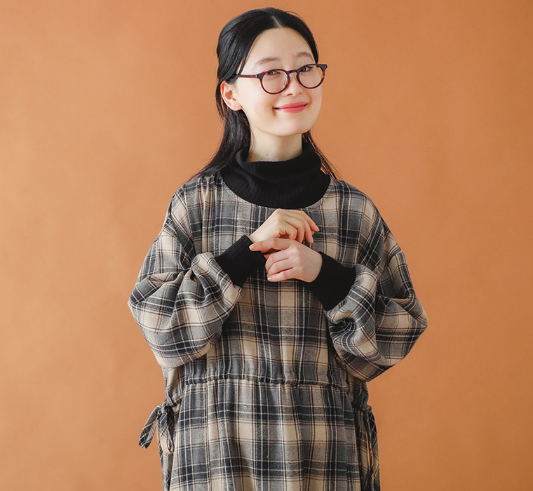 【 LUPILIEN 】起毛ネルタートルワンピース 上半身寄り