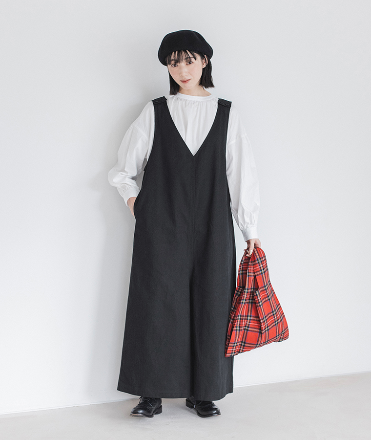 LUPILIEN ヘリンボーンツイルサロペットとコットンビエラプルオーバーブラウスの大人ナチュラルコーデ 全身