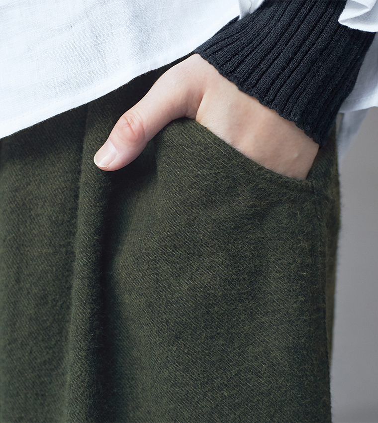 ista-ire 別注｜起毛コットンリネンツイル　あったかよくばりパンツ グリーンの素材