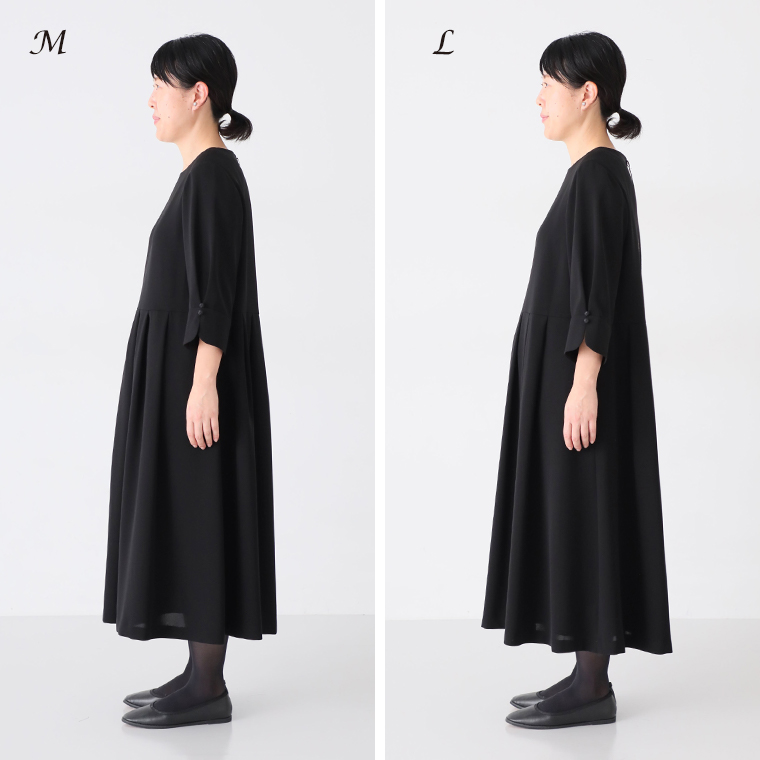 ワンピースのMサイズとLサイズを比較した着用画像（横姿）