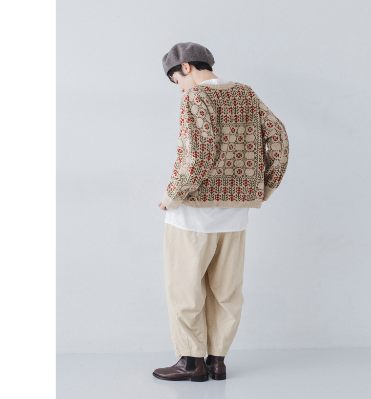 パッチワーク柄2wayカーディガン(オートミール×マルチ)の全身後ろ