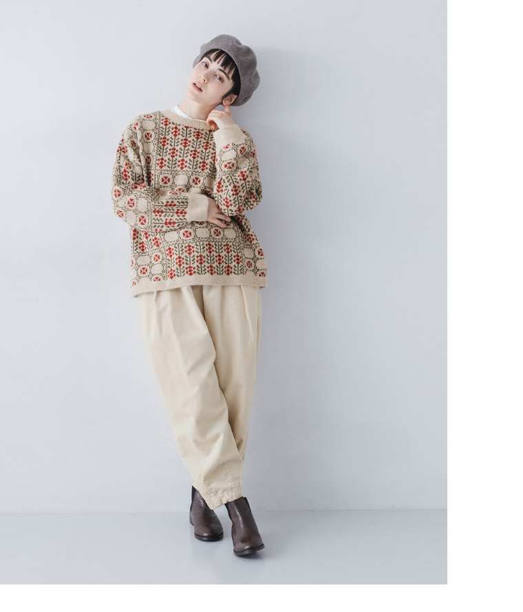 パッチワーク柄2wayカーディガン(オートミール×マルチ)のプルオーバー風の着こなしの全身前