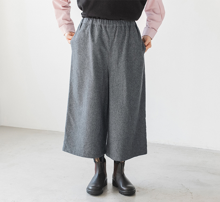 ウールミックスガウチョパンツ（ダークグレー）の正面シルエット