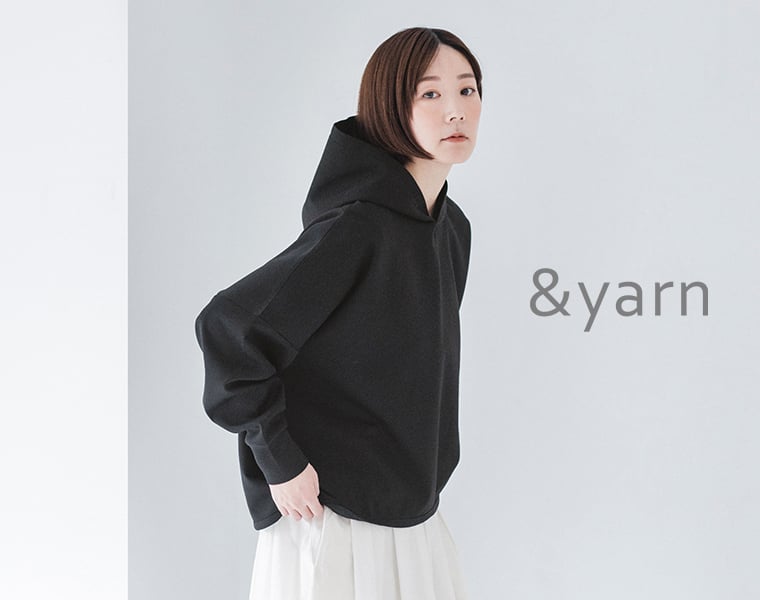 &yarnのリバーシブルキルティングジャケットを着た女性が並んだイメージビジュアル