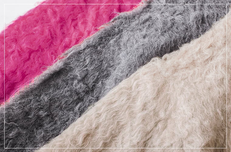 アルパカ混シャギーニットカーディガンの毛足のある生地感