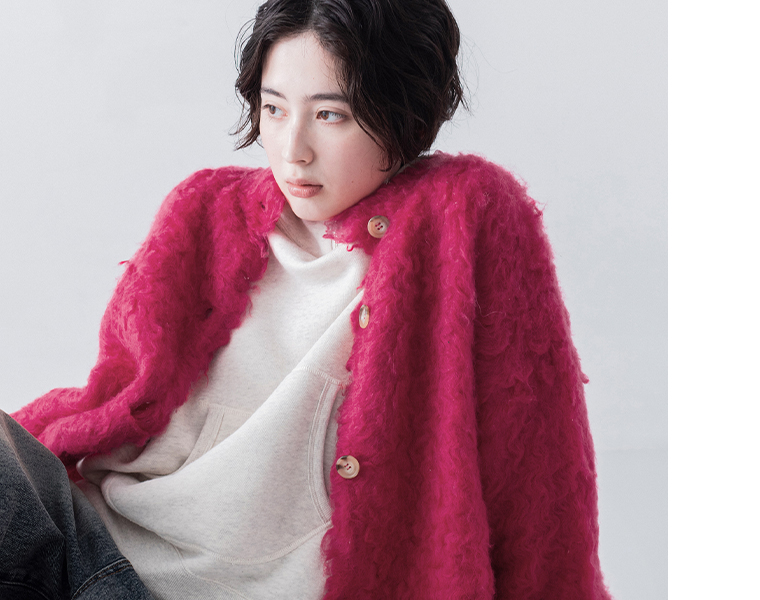 ブラッシング加工を施したシャギーニットカーディガンの生地感