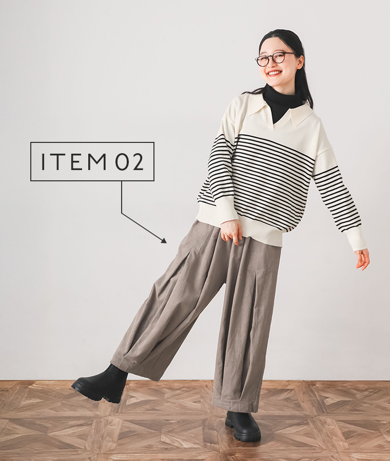 C.L.Nのコットンタックワイドベイカーパンツ（グレージュ）を着た女性の正面コーディネート
