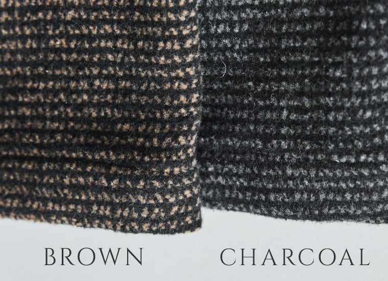 トラッドツイードワイドパンツの生地アップ／ブラウンとチャコールのツイード素材の質感比較