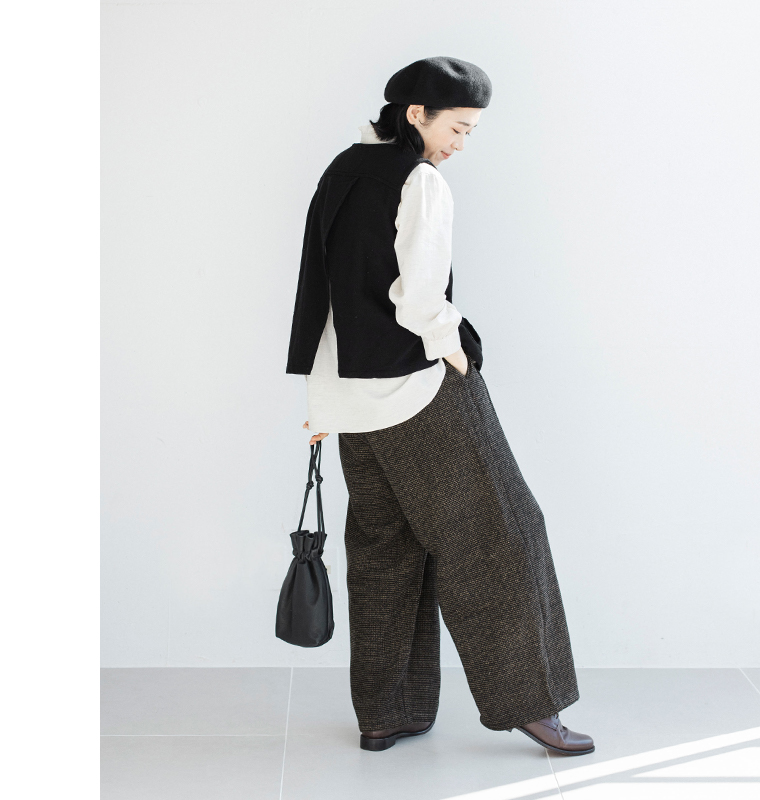 トラッドツイードワイドパンツ〈ブラウン〉着用コーデ／ゆったりワイドシルエットとツイード柄が映える秋冬ナチュラルスタイル
