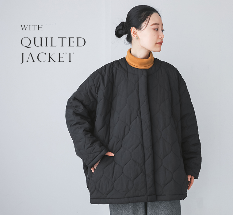 わたしの定番タートルネック（マスタード）をキルティングジャケットのインナーに着た上半身コーディネート